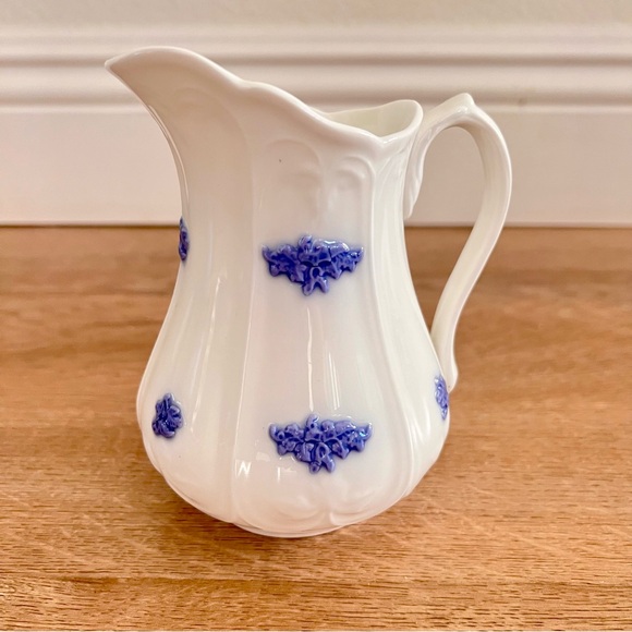 Antique 1789 Adderley Fine Bone China Blue Chelsea‎ Creamer Embossed Blue Flower - Picture 3 of 9